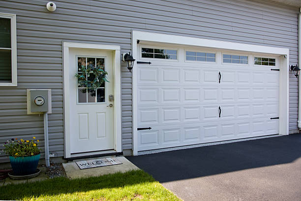 24/7 Emergency Garage Door Panel Replacement experts in Cape Coral, FL